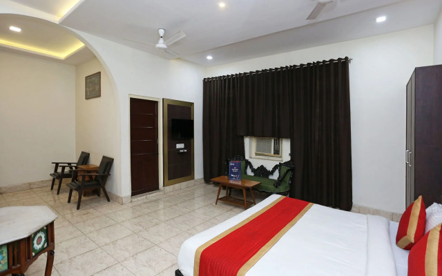 OYO 7880 Hotel Navrang