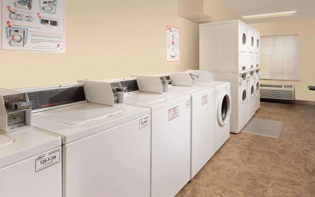 WoodSpring Suites Kansas City Liberty