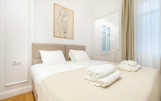 Majestic 4BR/4BATH apartment in Sagrada Familia area
