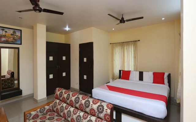 OYO 13288 Hotel Rajashree Inn