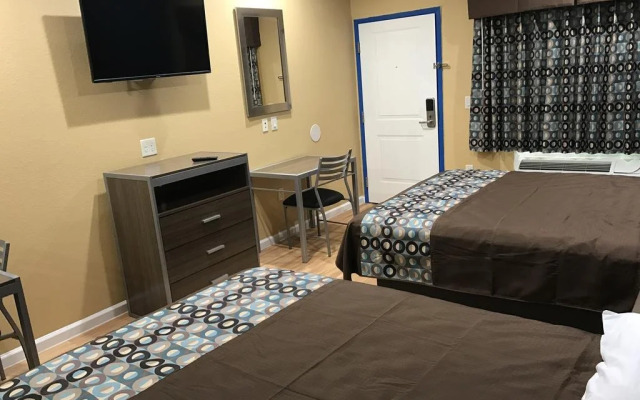 Deluxe Inn & Suites Baytown