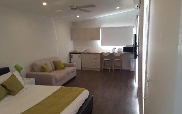 Lara Lodge