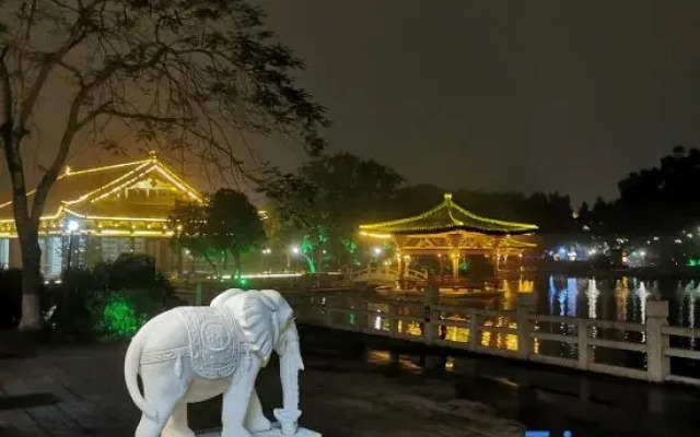 Xinxing Guo'en Hotel (Liuzu's Hometown)