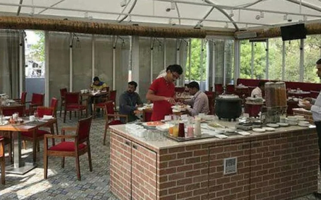 Hotel Charan Plaza