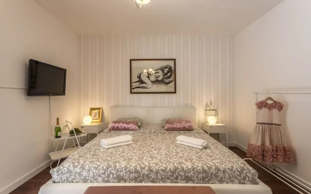 Hola Apartment
