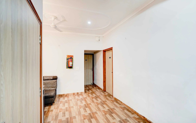 Townhouse Noida Sector 16 Metro Station