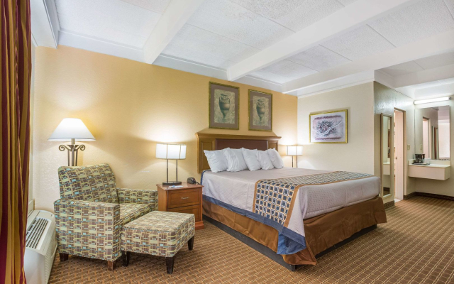 Super 8 by Wyndham Macon GA