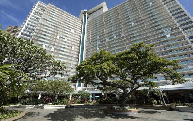 Отель Ilikai Hotel & Luxury Suites США, Пляж Waikiki - отзывы, цены и фото номеров - забронировать отель Ilikai Hotel & Luxury Suites онлайн вид на фасад