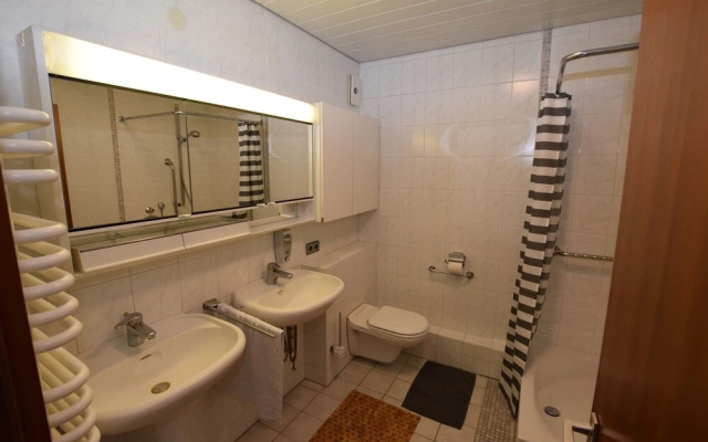 AB Apartment 83