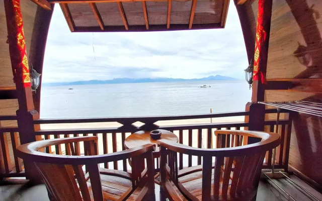 Road Beach Villa