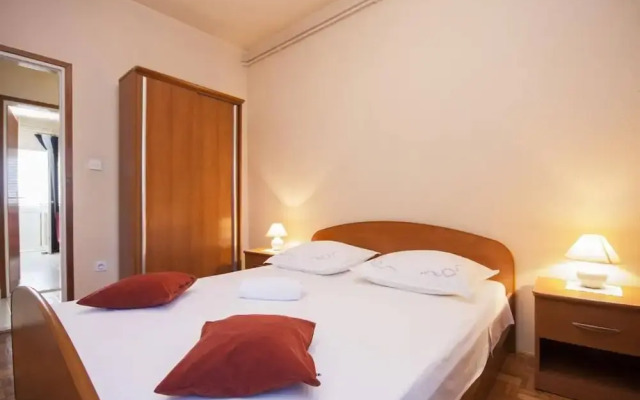One-bedroom Apartment Near Beach