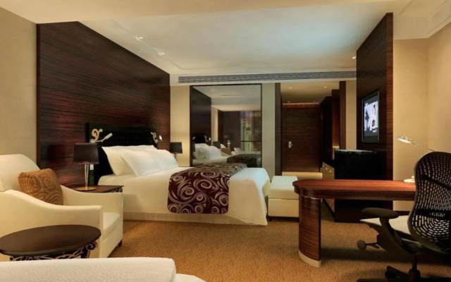 Noble International Hotel