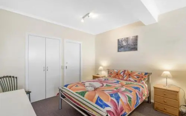 Black Dolphin Waterfront Apartment