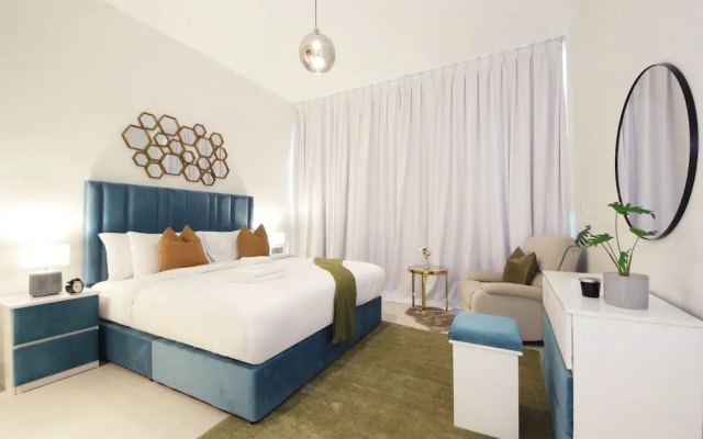 Luxury StayCation - Spacious Apartment Amidst Lush Green Parks