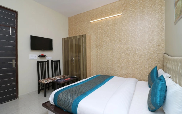 Hotel Clouds 21 By OYO Rooms