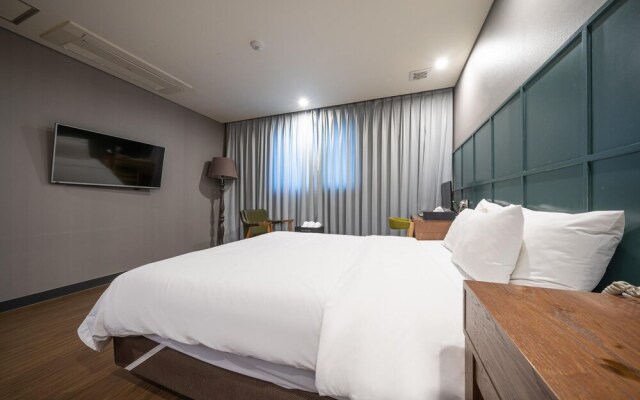 Guri Elin Hotel