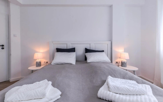 66 Apartment - Stylish Two Bedroom in Lozenets District