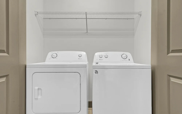 Downtown Midtown Apartments by NUOVO