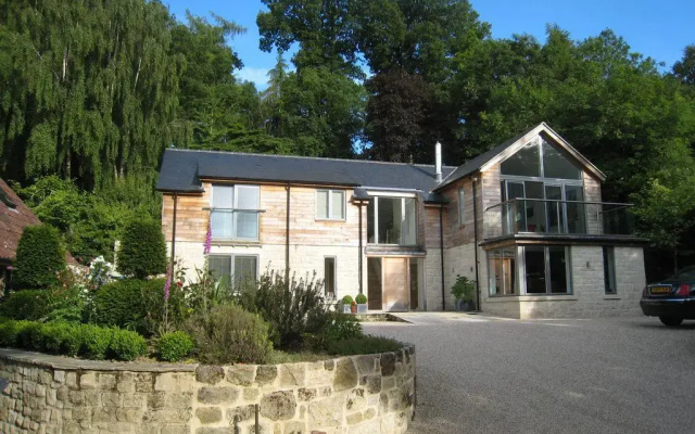 Dean Lodge