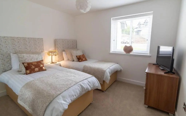 Spacious 2 Bedroom Modern Apartment in Inverness
