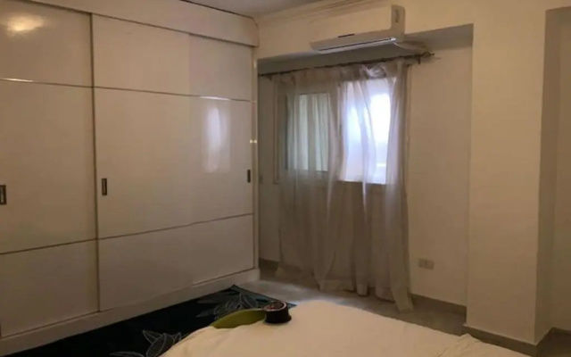 Modern 3 Bedroom Apartment Walk to Cafés & Bookstores