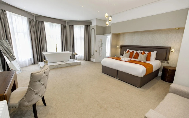 Lanelay Hall Hotel & Spa