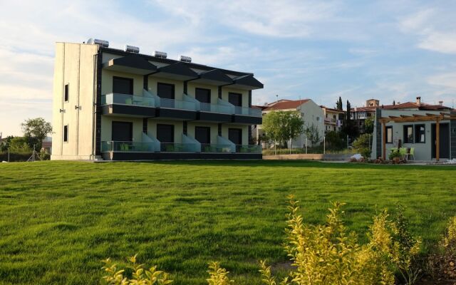Апартаменты Paramithi Luxury Apartments вид на фасад