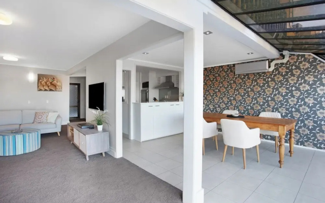 Parnell Vista 2BR Apartment with Seaview