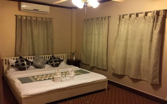Jade Hotel
