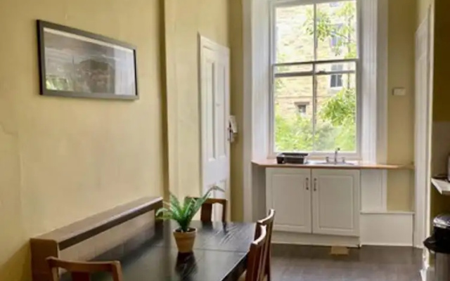 Large 5 Bedroom Flat in Marchmont, Edinburgh