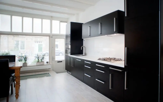 Lijnbaan Canal View Apartment