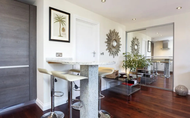 Veeve - Abbey Apartment