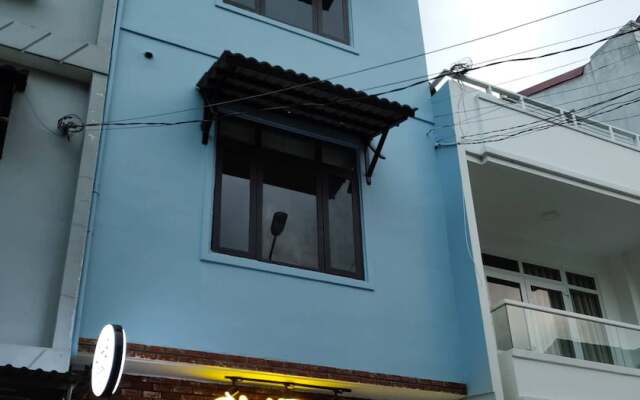 Отель Dalat Che House Далат вид на фасад