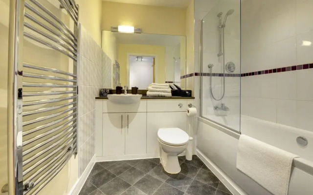 Location Spacious Apartment With Parking