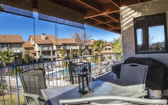 Sunny St George Condo w/ Mtn-view Balcony!