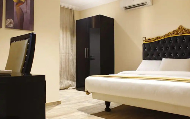 Ellyxville Hotel
