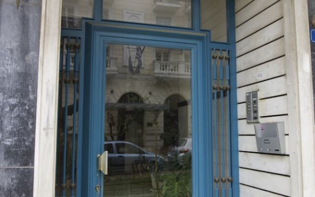 Апартаменты Charming Acropolis Metro Apartment вид на фасад
