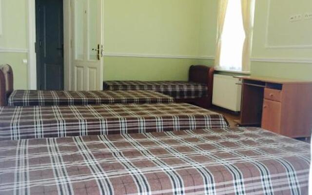 Гостиница Deluxe Hostel Under the Roof Украина, Львов - 5 отзывов об отеле, цены и фото номеров - забронировать гостиницу Deluxe Hostel Under the Roof онлайн комната для гостей