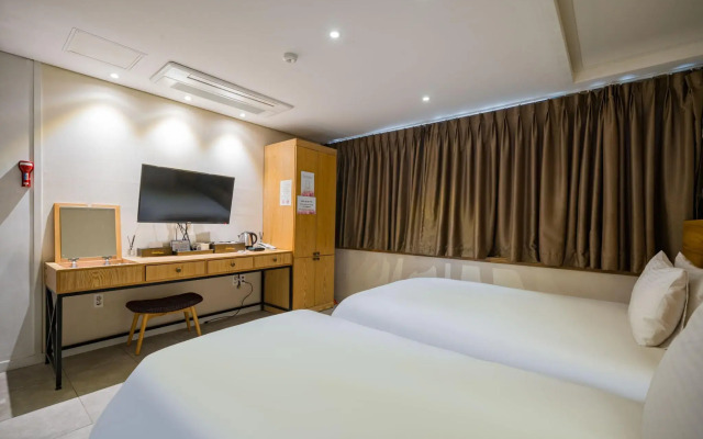 A-One Hotel