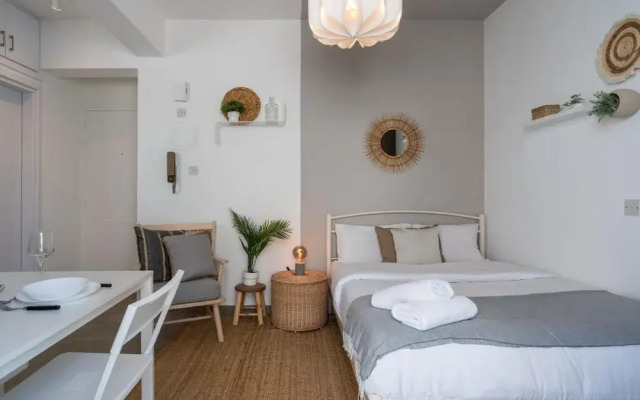 Orchid Cozy Studio & Balcony in Larnaca