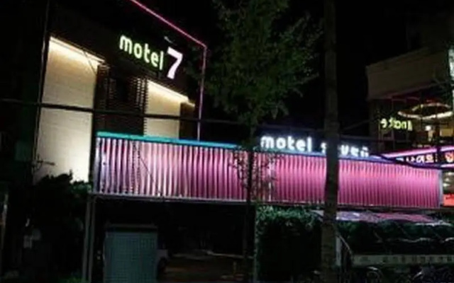 Seven Motel