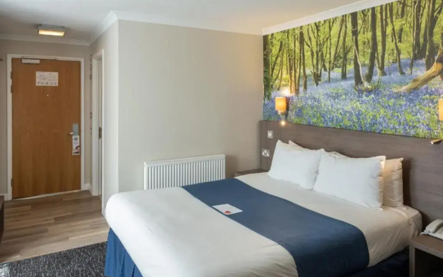 Burleigh Court Hotel and Leisure