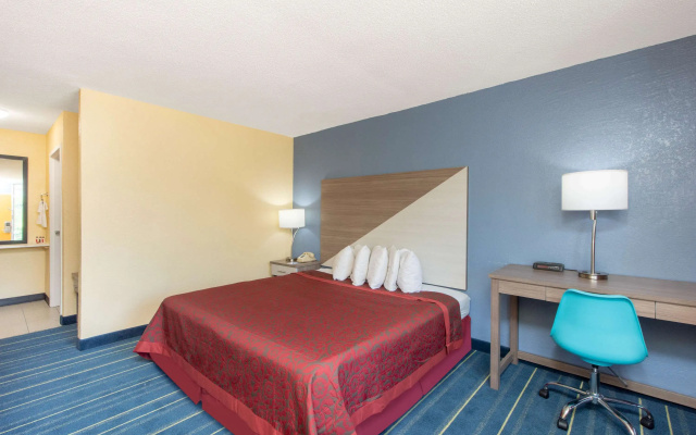 Days Inn by Wyndham Salem, Illinois