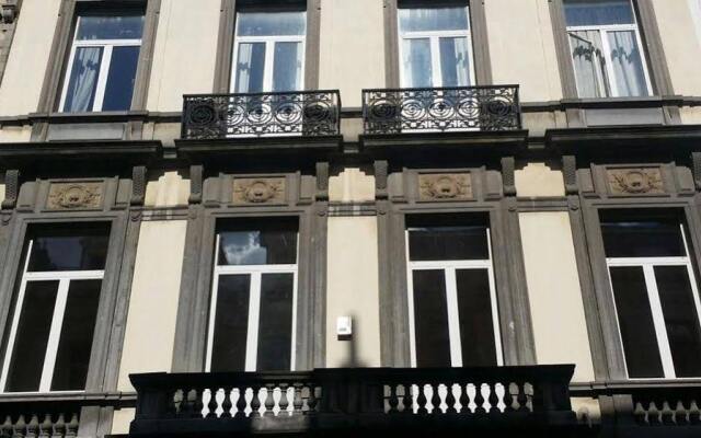 Апартаменты Brussels City Centre Apartments вид на фасад