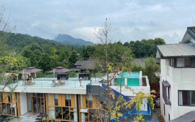 Mount Qingcheng Liuhe · Bisu Wenquan Homestay