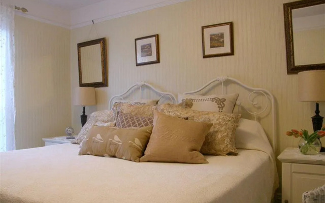 Fisher House Victoria Bed and Breakfast