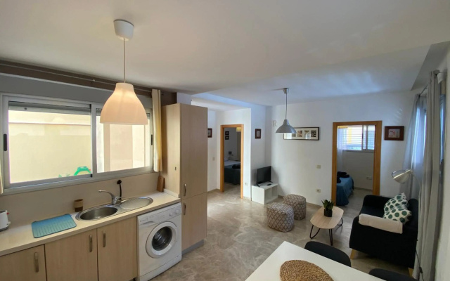 Central 2 bedrooms apartment with patio