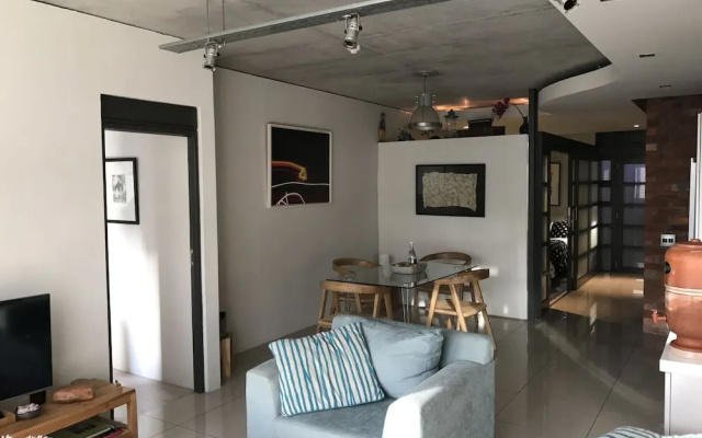 605 Metropolis