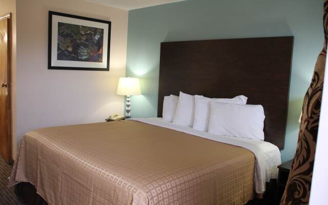 Отель Knights Inn Niagara Falls Near IAG Airport США, Ниагара-Фолс - отзывы, цены и фото номеров - забронировать отель Knights Inn Niagara Falls Near IAG Airport онлайн комната для гостей