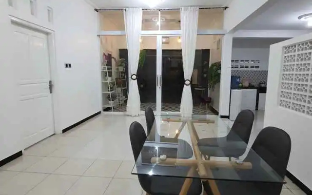 Rumah Putih Jogja Guest House